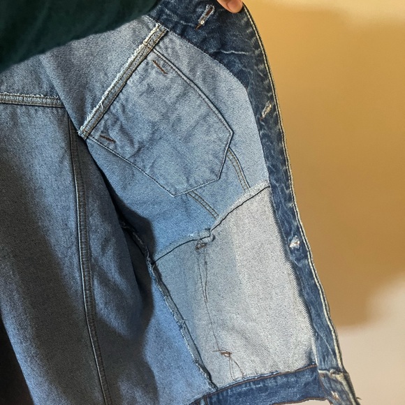 Vintage Levi’s trucker jean jacket blue denim roomy, oversized fit button-up vtg - Picture 7 of 15